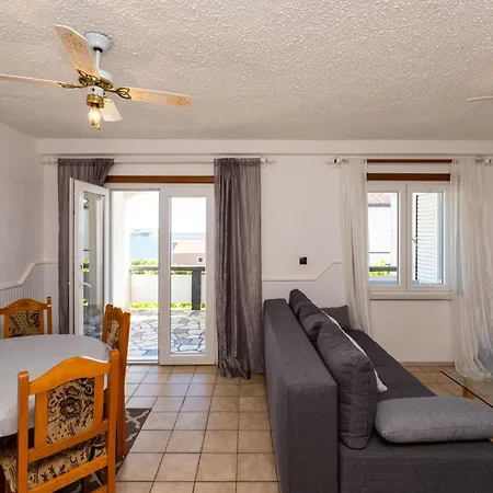 2 Bedroom Front In Rtina