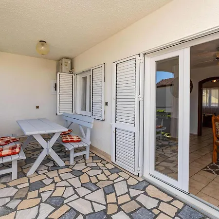 2 Bedroom Front In Daire *