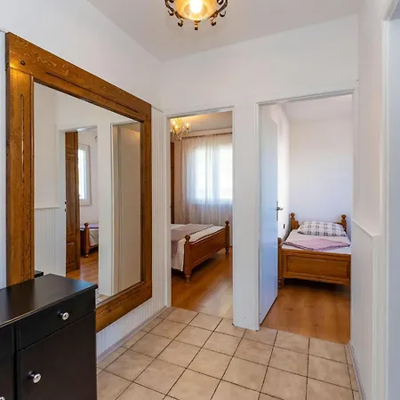 2 Bedroom Front In *